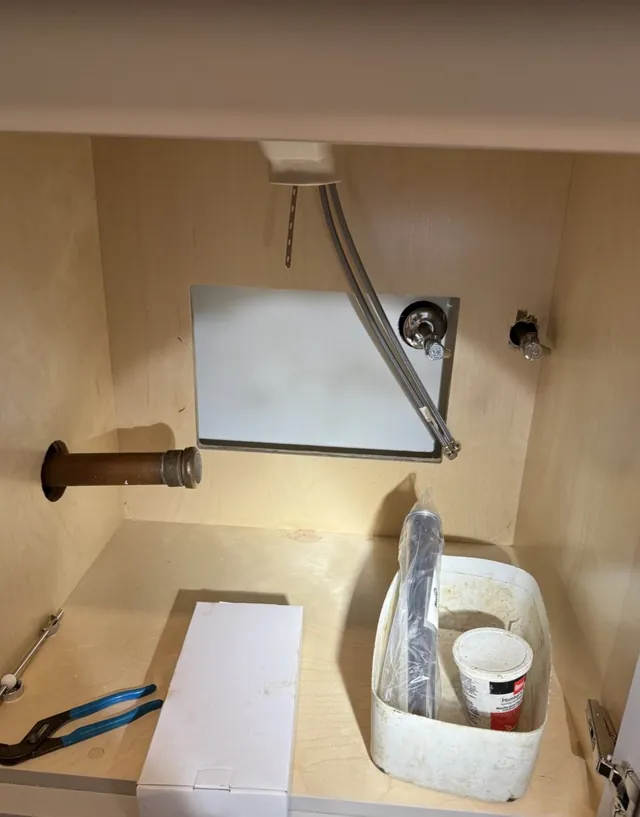 Shower supply line connections