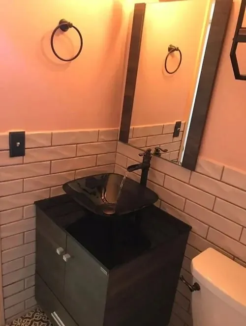 Vessel sink faucet installation with running water